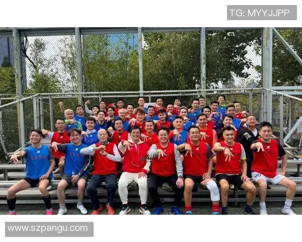 香港足球明星队聚餐分享球场趣事与团队精神的温馨时刻