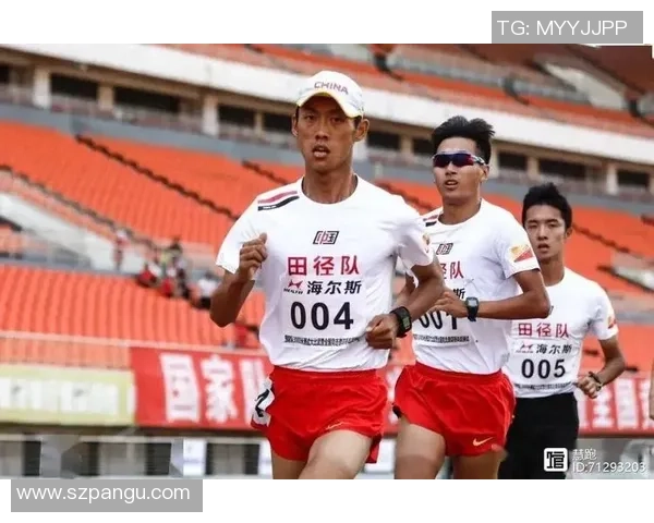 重庆足球队耐力变革引发热议探索新战术与训练模式的结合之路